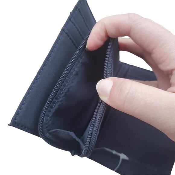 Tommy Hilfiger Faster Times French Wallet Logo Graphic NWT Tan - Picture 6 of 14